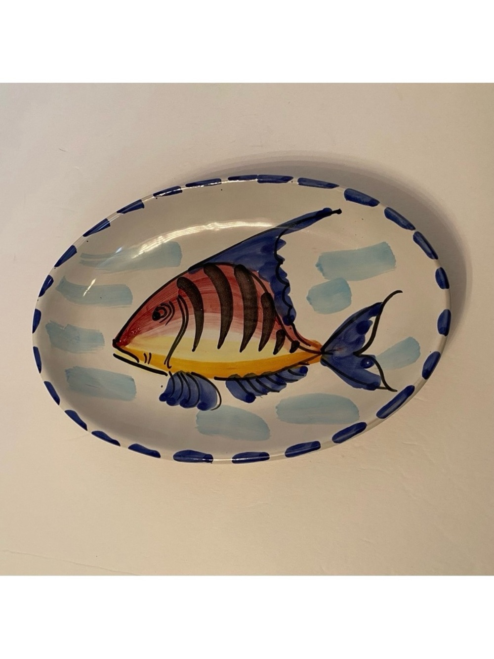 VIETRI ITALY POTTERY FISH DISH PLATTER PLATE WALL HANGING WHITE BLUE OVAL HOME